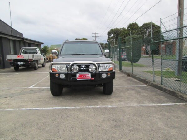 MCC FALCON STAINLESS TRIPLE LOOP W/ PLATES & FOGS TO SUIT MITSUBISHI PAJERO (NM, NP) 2000-2006