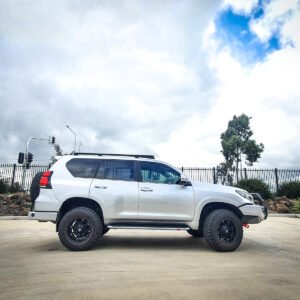 MCC BLACK SIDE STEP TO SUIT TOYOTA LANDCRUISER PRADO 150 SERIES 2018 ON