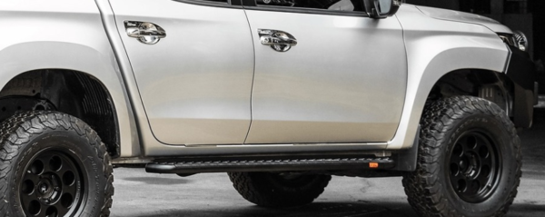 PIAK SIDE STEPS_ AL CHECKER PLATE SILVER ANODIZED MITSUBISHI TRITON MQ 2015+