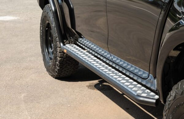 PIAK SIDE STEPS_ AL CHECKER PLATE SILVER ANODIZED NISSAN NAVARA NP300