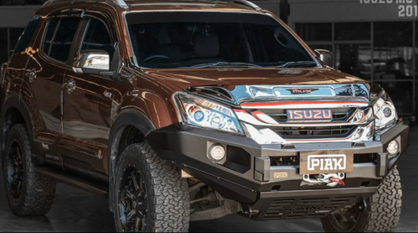 PIAK ELITE NO LOOP BAR W/ BLACK TOW POINT & BLACK UNDER BOD PROTECT TO SUIT ISUZU MU-X (2012-2017)