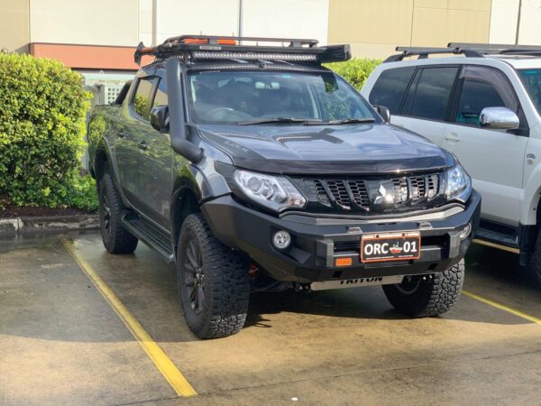 PIAK ELITE NON LOOP BAR W/BLACK TOW POINTS TO SUIT MITSUBISHI TRITON MQ (01/2015-11/2018)