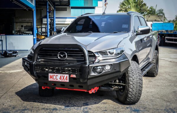 MCC FALCON BLACK SINGLE LOOP BAR W/UBP (NO FOGS) TO SUIT MAZDA BT50 2021 ON