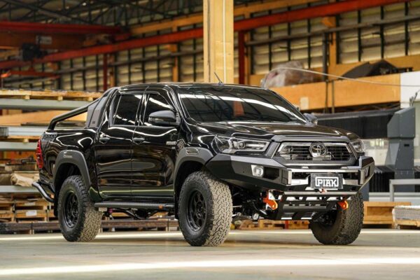 PIAK ELITE NO LOOP BAR W/ORANGE TOW POINTS & ORANGE UBP TO SUIT TOYOTA HILUX (2020-ON)