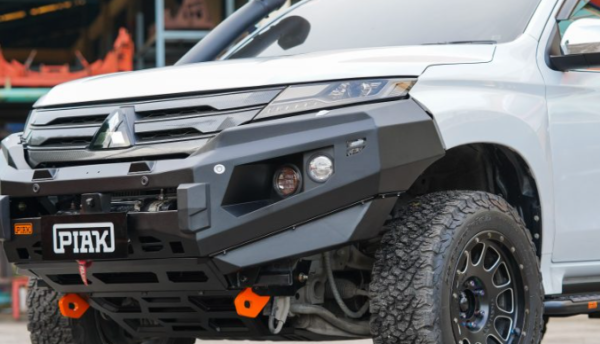 PIAK ELITE NO LOOP BULL BAR W/ORANGE TOW POINTS & BLACK UNDERBODY TO SUIT MITSUBISHI PAJERO SPORT QF (2019-ON)