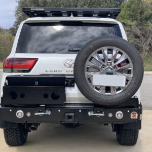 OUTBACK ACCESSORIES WHEEL CARRIER (SINGLE WHEEL, DUAL JERRY) TO SUIT LAND CRUISER 300 SERIES (2022-ON)